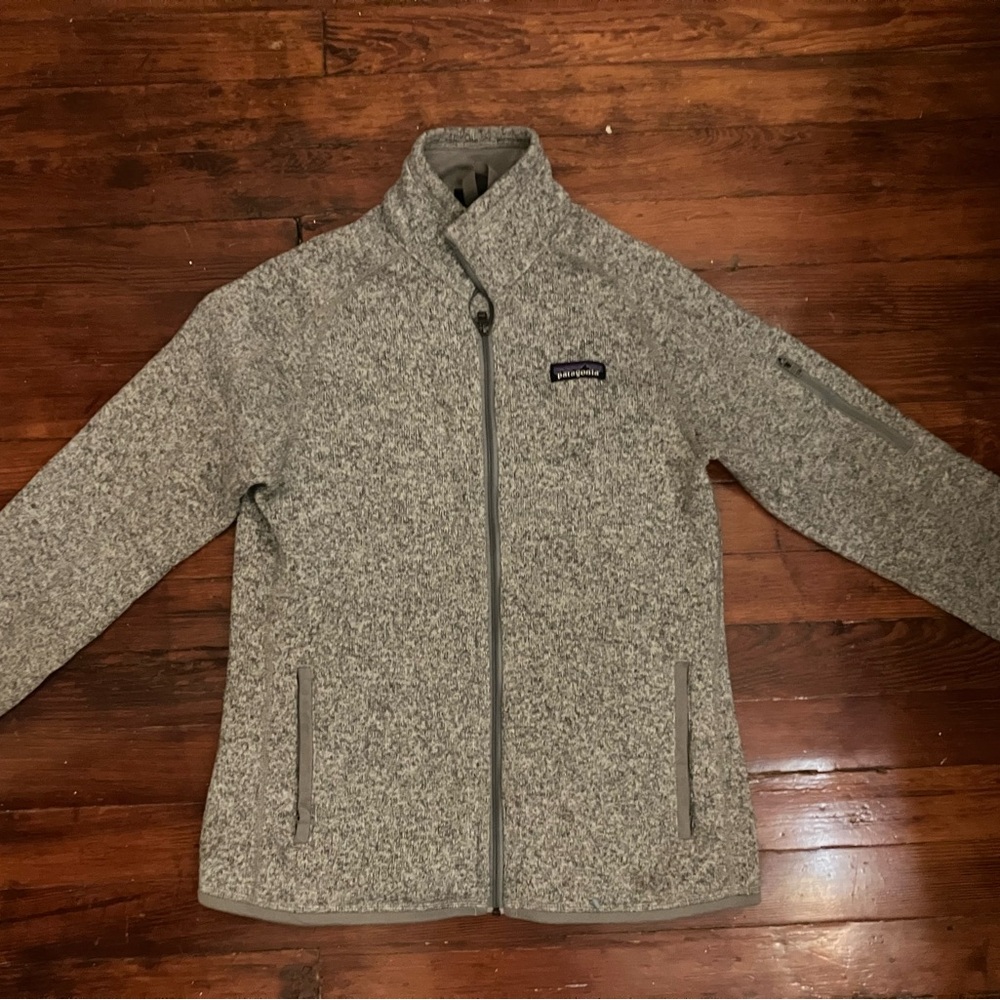 Patagonia size small women’s zip up fleece.
